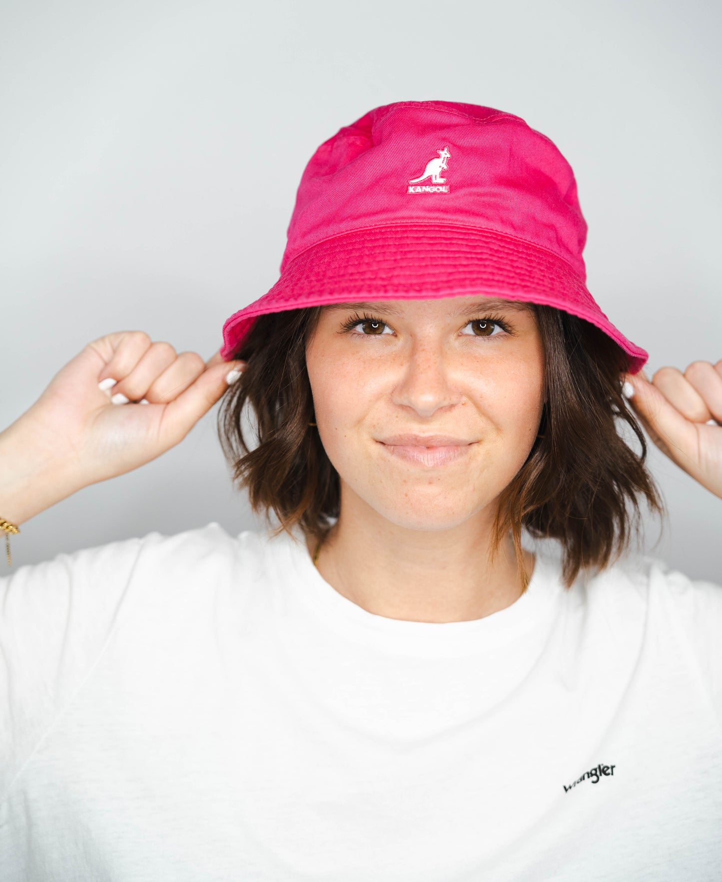 Washed bucket electric pink
